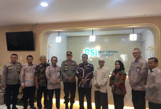 Foto Bersama Usai Peresmian Kantor Baru BSI Cabang Payakumbuhx