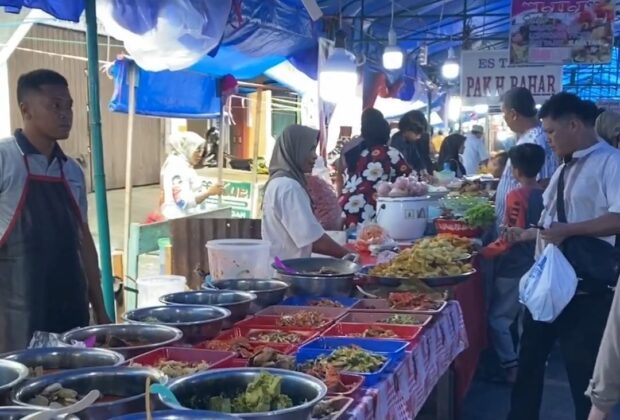 Ratusan kuliner ramaikan Pasa Pabukoan di Payakumbuh