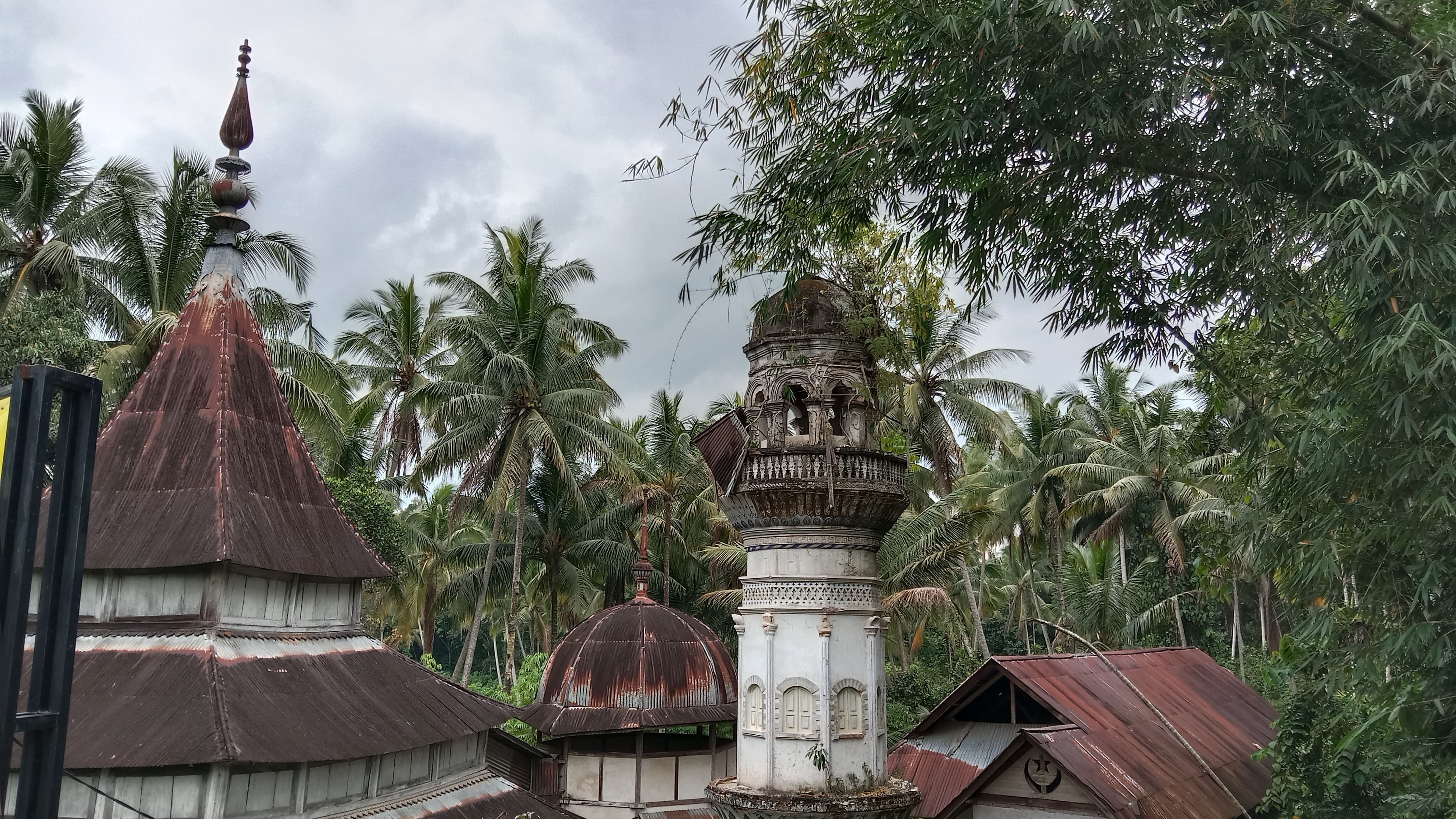 Masjid Tuo di Lima Puluh Kota terabaikan dan lapuk dimakan zaman